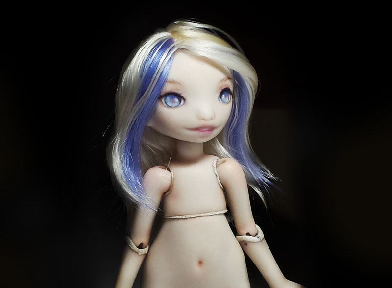 meka doll by meow with blonde and purple hair and blue eyes